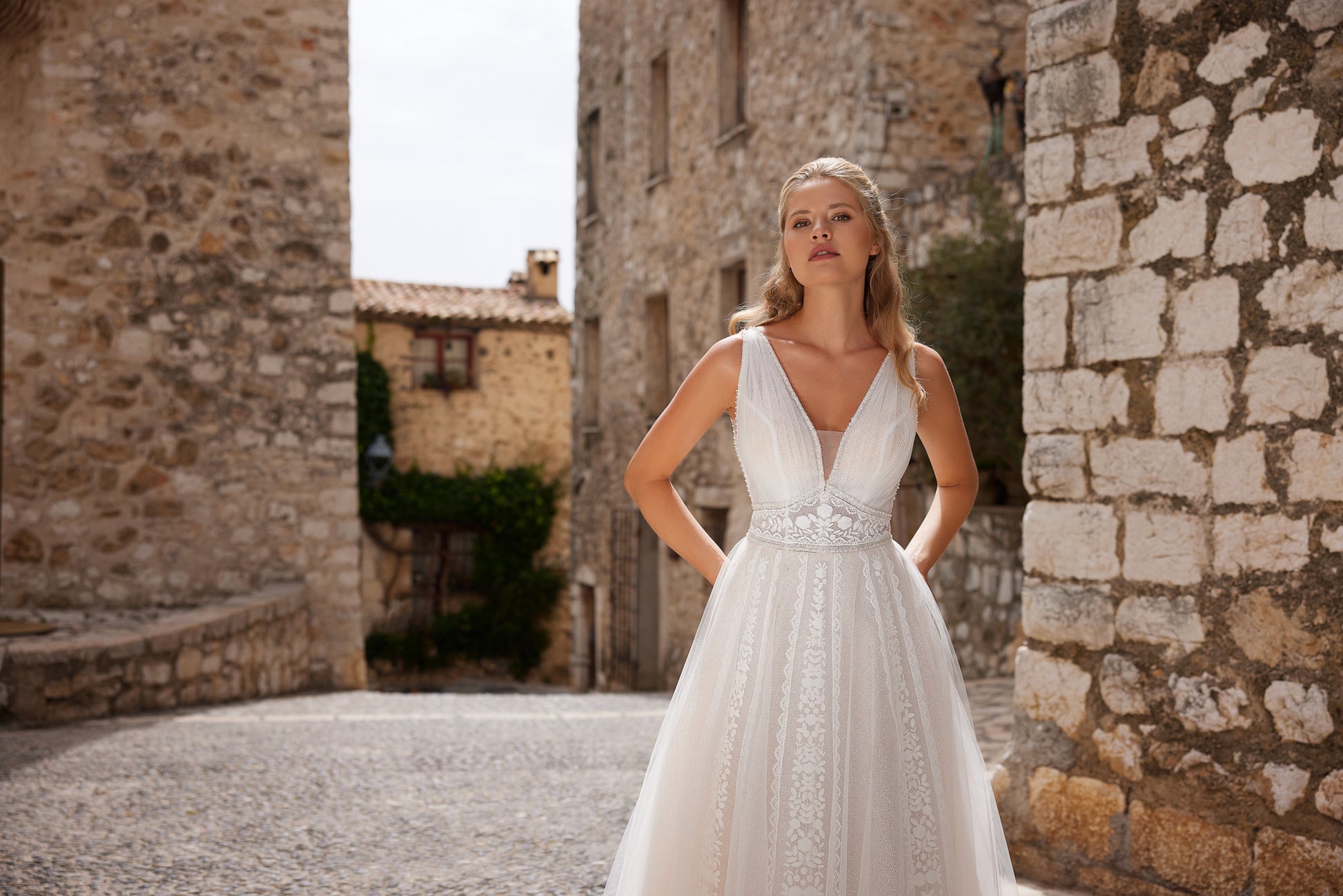 Lacy Tulle A-Line V-Neck Sleeveless Wedding Dress AMSTERDAM | ETHEREAL BY OLIVIA