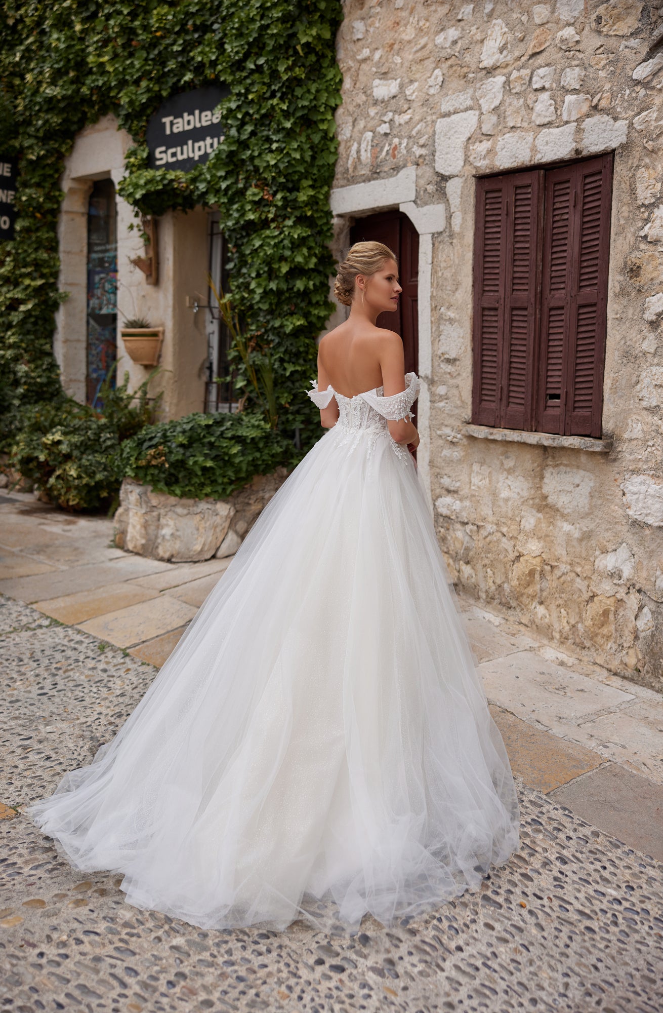 Elegant Ball Gown Off The Shoulder Wedding Dress EDESSA | ETHEREAL BY OLIVIA