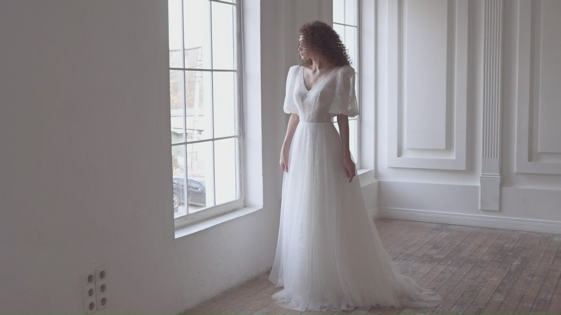 Lacy V-Neck Bulky Sleeves Wedding Dress LONDON | ETHEREAL BY OLIVIA