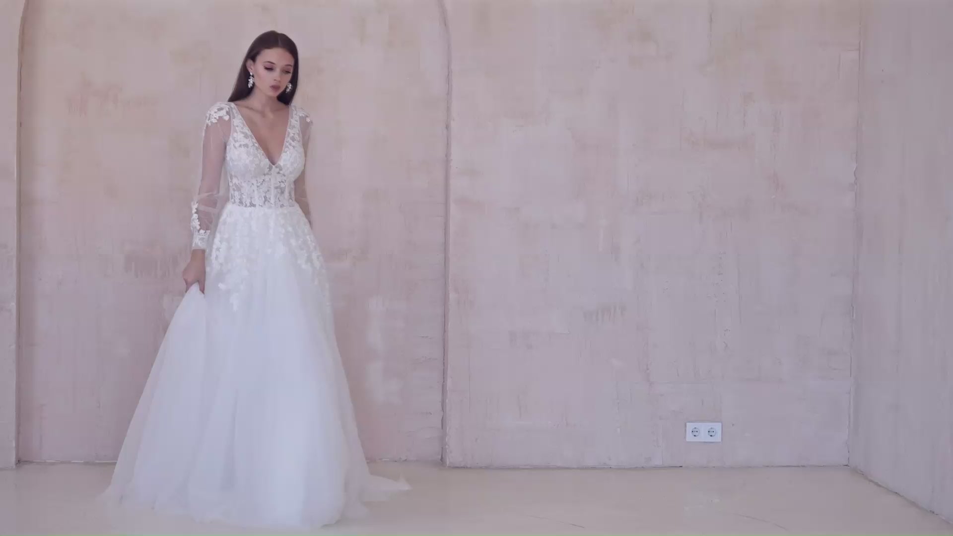 Classic Ball Gown V-Neck Long Sleeves Wedding Dress ISTANBUL | ETHEREAL BY OLIVIA